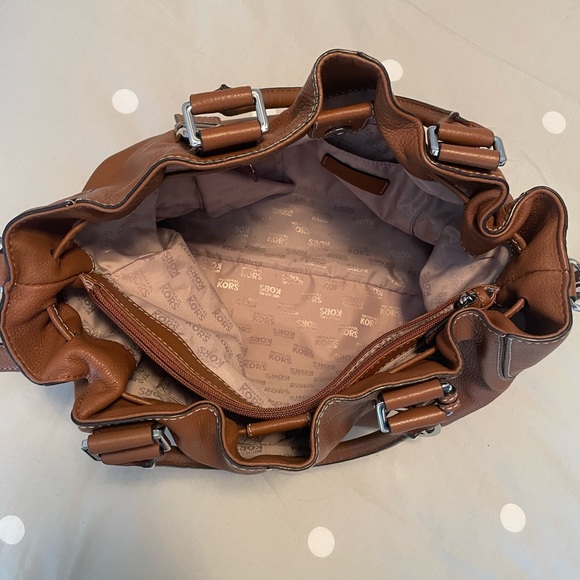 Michael Kors leather handbag w/matching wallet - Picture 8 of 16